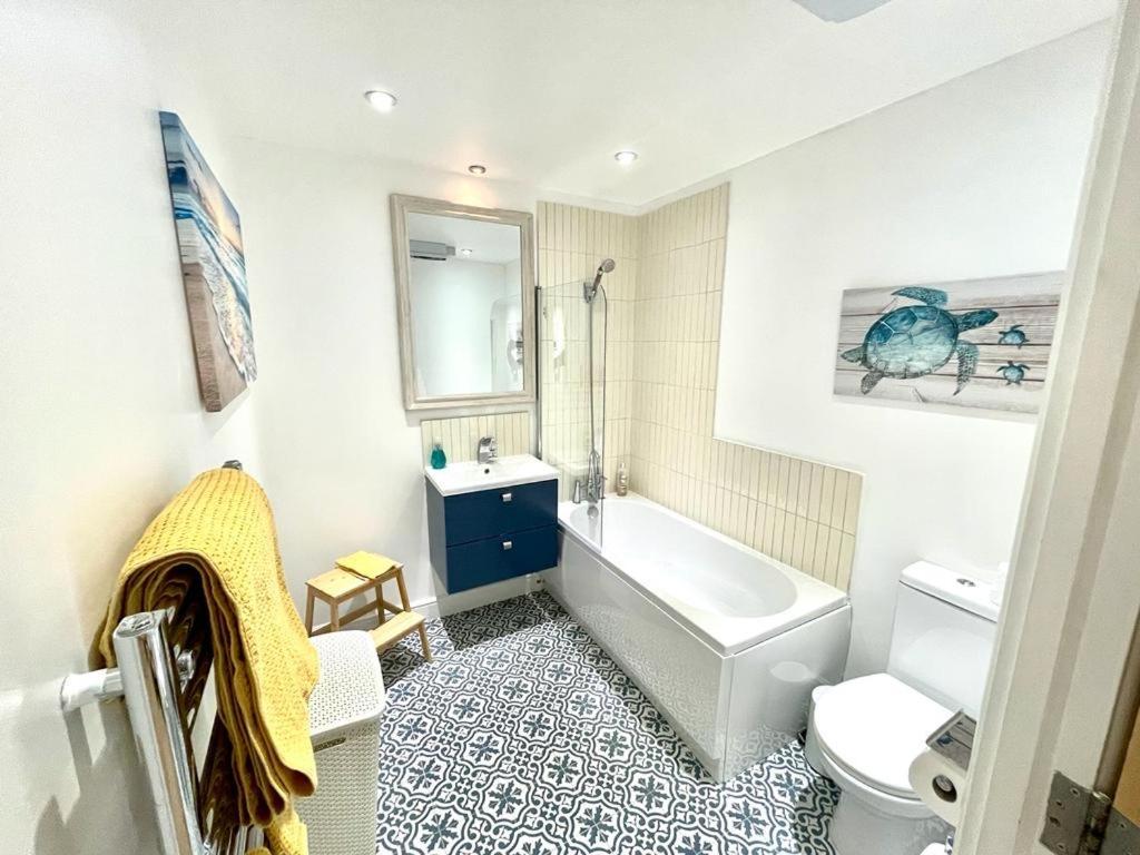 Cosy 1 Bedroom Apartment With Balcony Near Chiswick London Ngoại thất bức ảnh