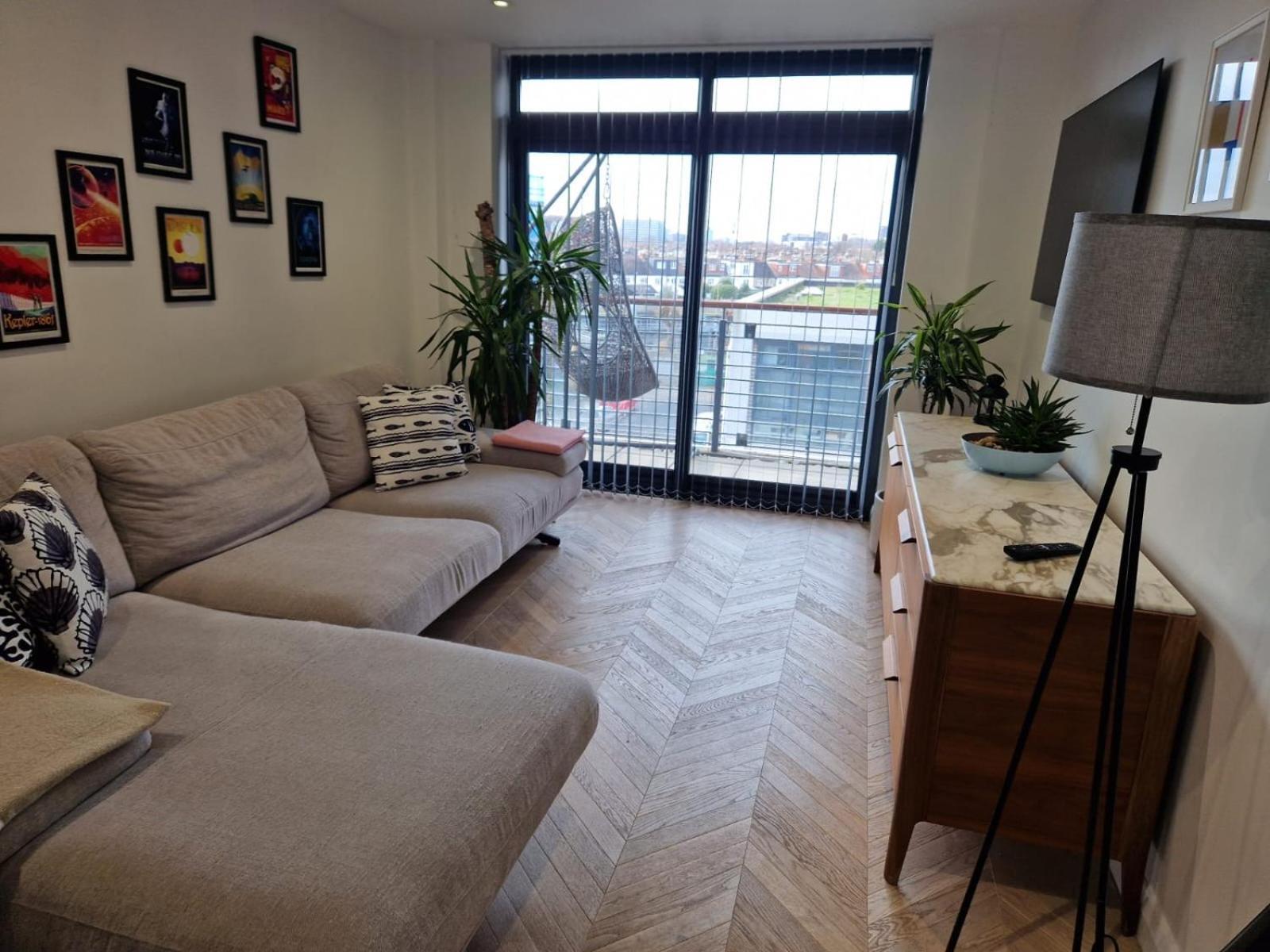 Cosy 1 Bedroom Apartment With Balcony Near Chiswick London Ngoại thất bức ảnh