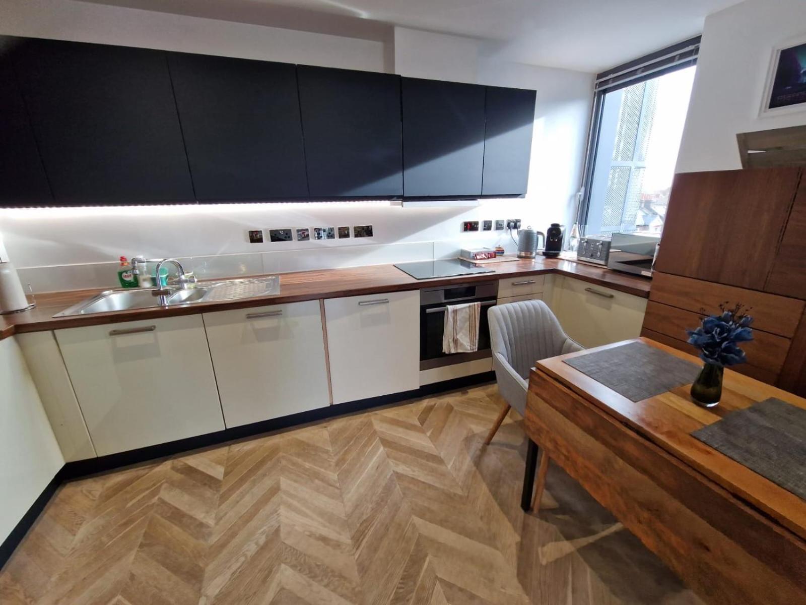 Cosy 1 Bedroom Apartment With Balcony Near Chiswick London Ngoại thất bức ảnh