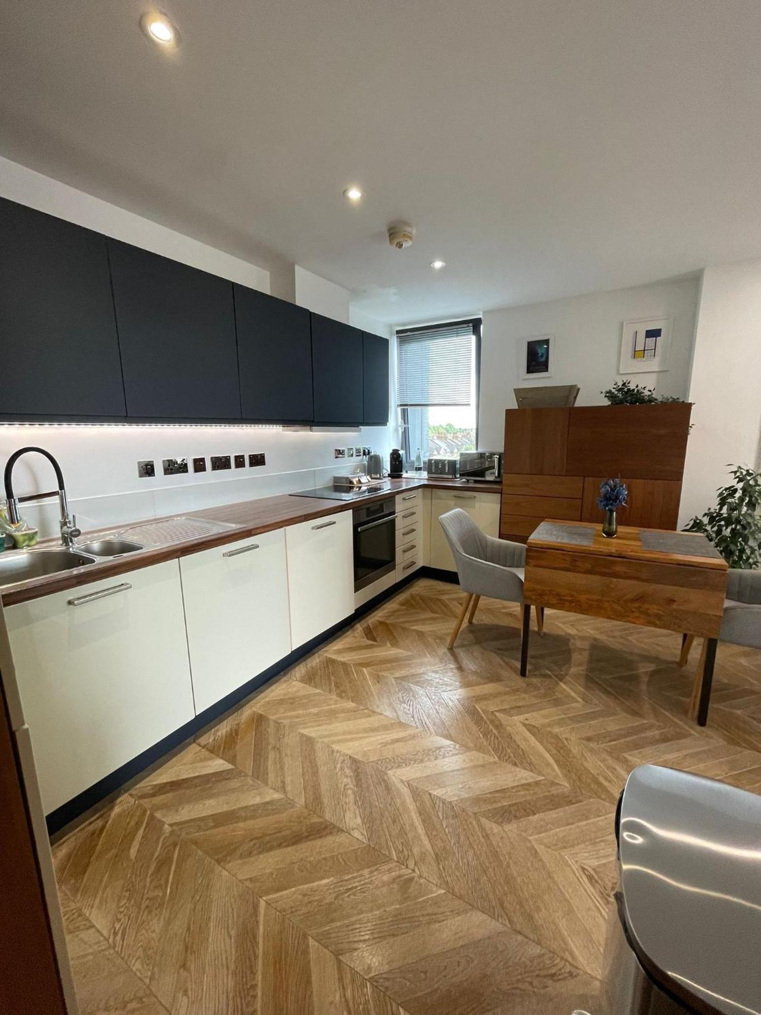 Cosy 1 Bedroom Apartment With Balcony Near Chiswick London Ngoại thất bức ảnh